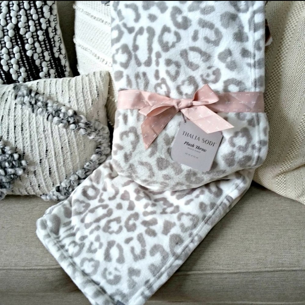 ‼️LAST ONE!!‼️  🐆 NWT! Animal PRINT PLUSH THROW 🐆